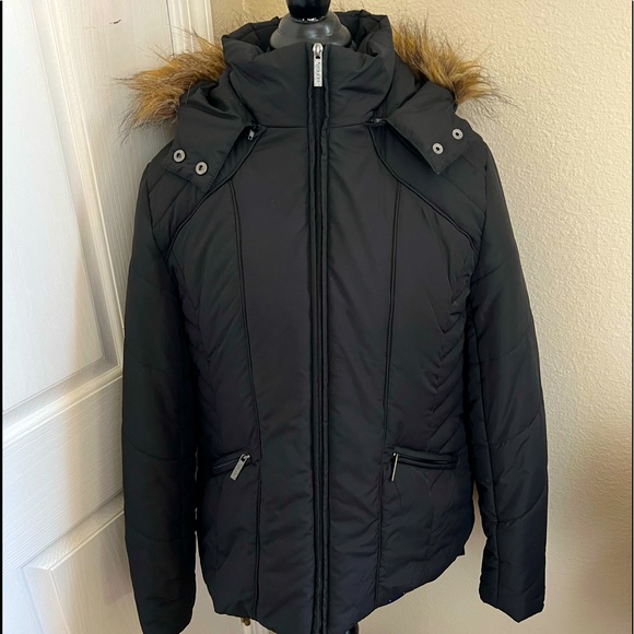 HOST PICK NWOT Black puffy jacket with removable hood w/ faux fur. never worn - Picture 1 of 13